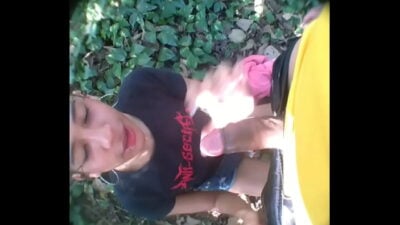 Fui Passar Pelo Bosque E Acabei Mamando O Jogador De Basquete. Deixou Minha Boquinha Cheia De Leite E Depois Sai Me